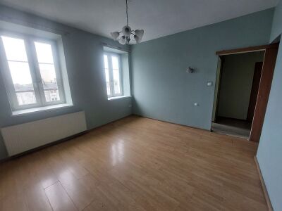 2 pokojowe Górna z CO miejskim IV piętro- Prywatna kamienica