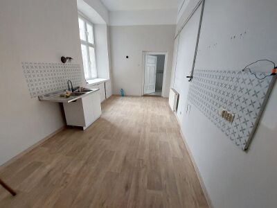 4 pokojowe Śródmiescie I piętro 2 balkony- Prywatna kamienica
